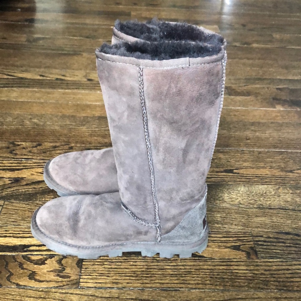 Tall girls ugg boots chocolate brown size women’s 6